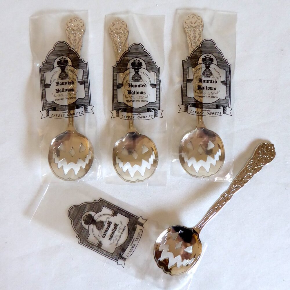 NEW HAUNTED HALLOWS LIVELY GHOSTS HALLOWEEN PUMPKIN SILVER TEA SPOON SET OF 4
